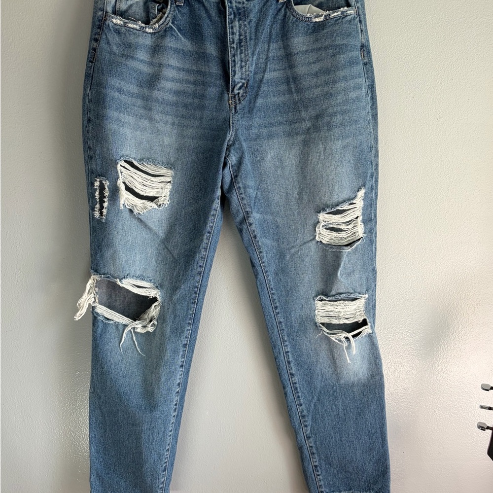Trendy Women's Relaxed Fit Distressed Jeans in‎ Classic Blue